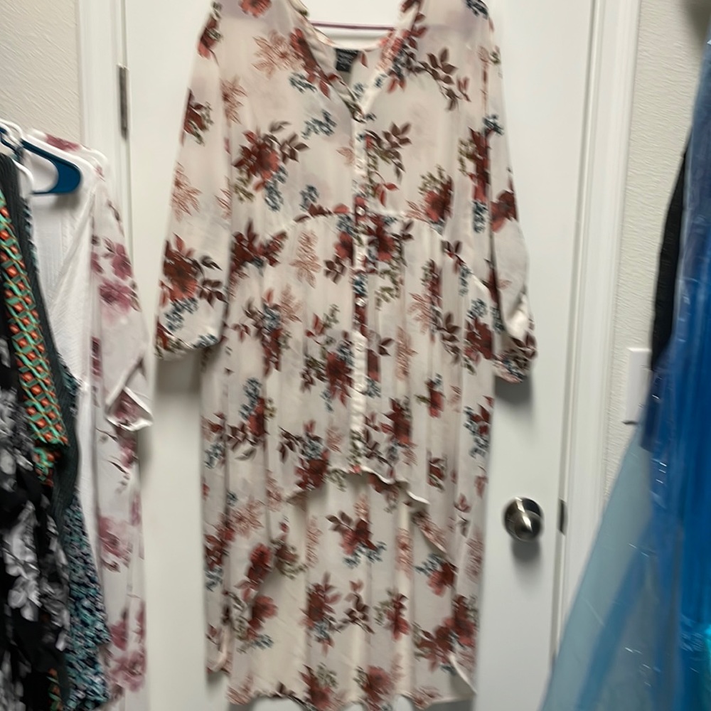 Torrid Size 4 Floral High-Low Top